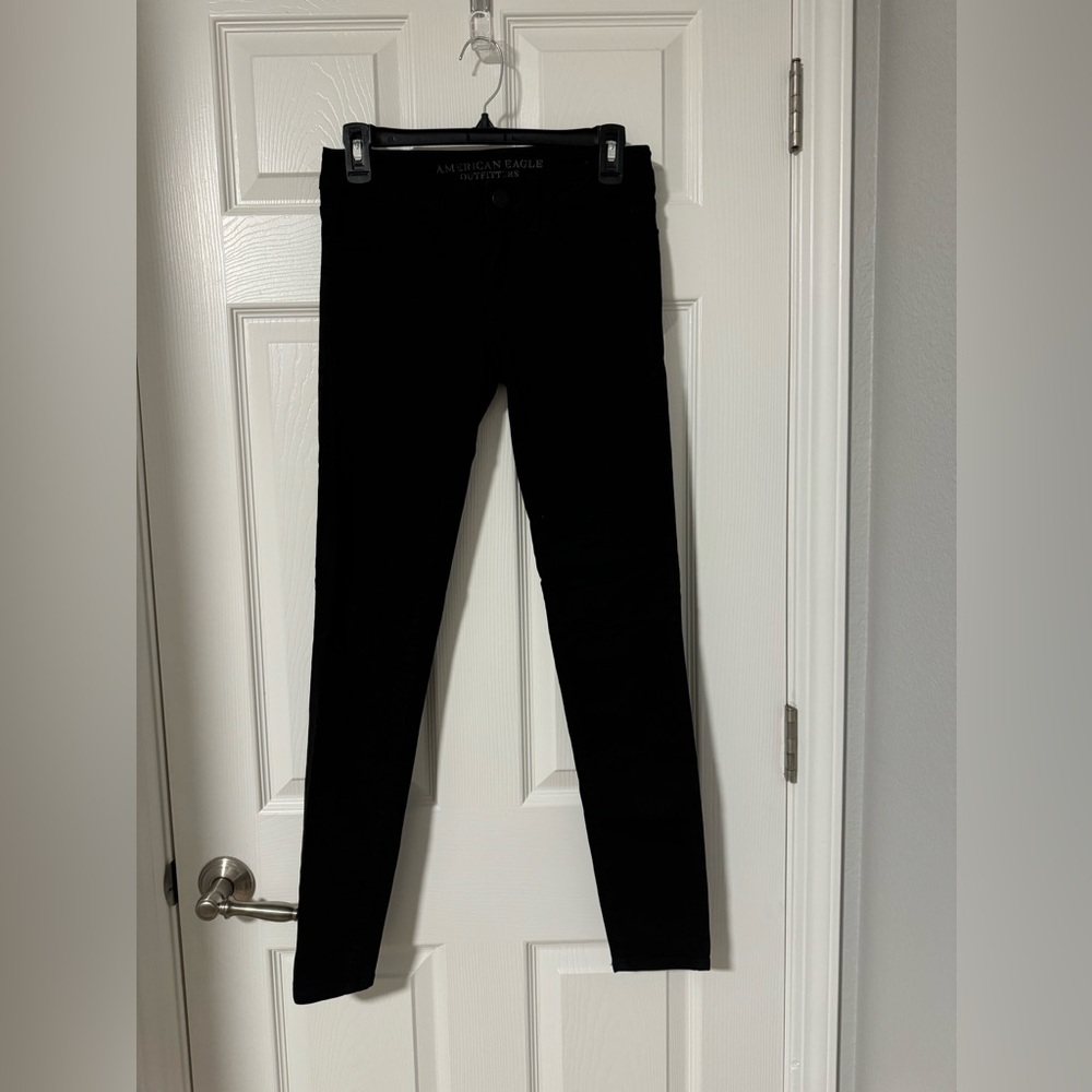 American Eagle Super Stretch Black Jegging in Size 2